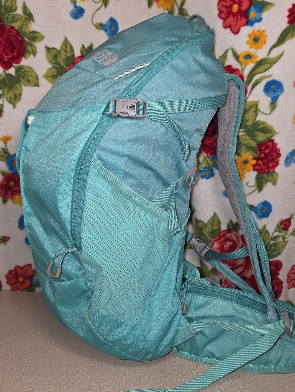 The North Face Aleia 22 Liter Backpack - Picture 2 of 8